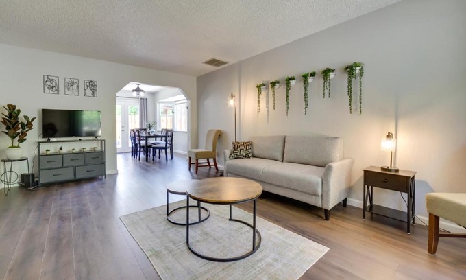 Mira Loma House | Centrally Located Reno Retreat with Patio and Yard