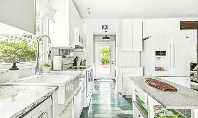 Lakeside House | Centrally Located RVA Gem