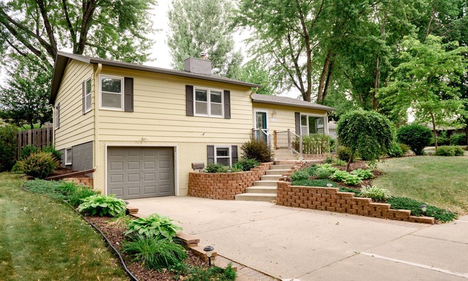 Sioux Falls House | Centrally located, spacious, updated home with room to Entertain!