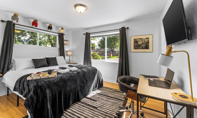 Creighton House | Centrally Located Spacious Home for Big Groups Near Red Rocks, Hiking, Colleges