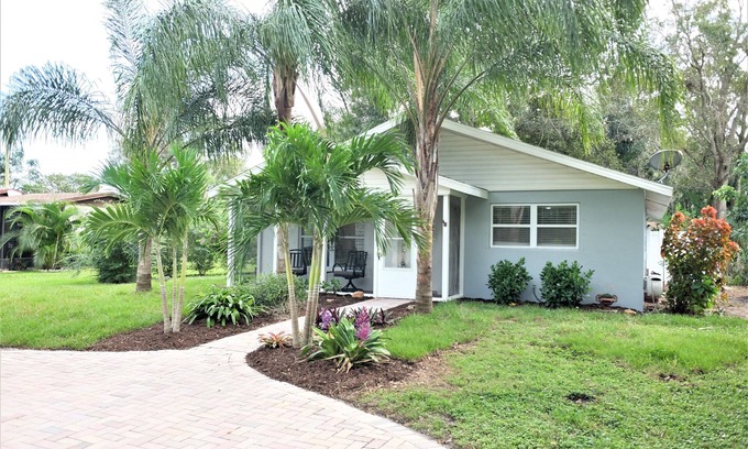 Vero Beach South House | Centrally located to shopping & 10 Minutes to the Beach!