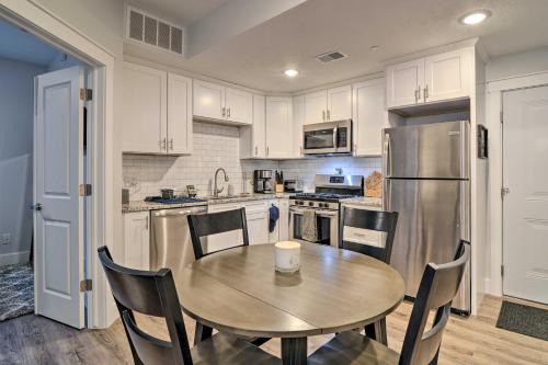 Traverse City Apartment | Centrally Located Traverse City Condo 1 Mi to Bay