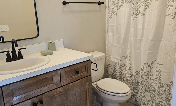 Crawfordville House | Centrally Located Charming 3 Bed 2.5 Bath Townhome with King Bed