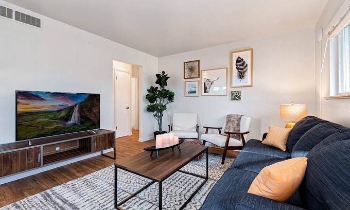 University Acres Condo | Centrally Located Townhome Near PVH - Dog Friendly
