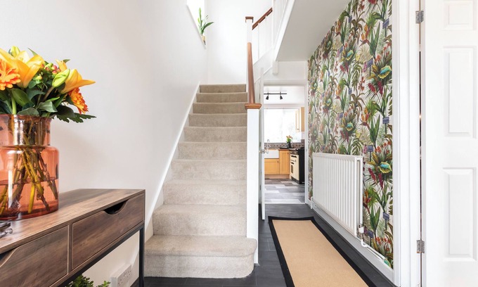 Reading House | Centrally located whether visiting for leisure or work - your home from home!