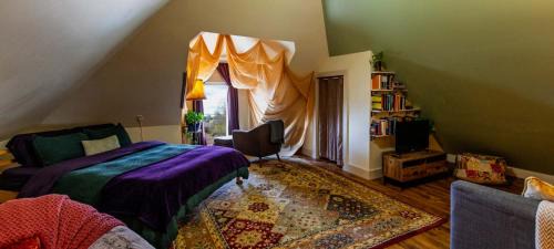 Old North End Apartment | Centrally Located With Lake Views