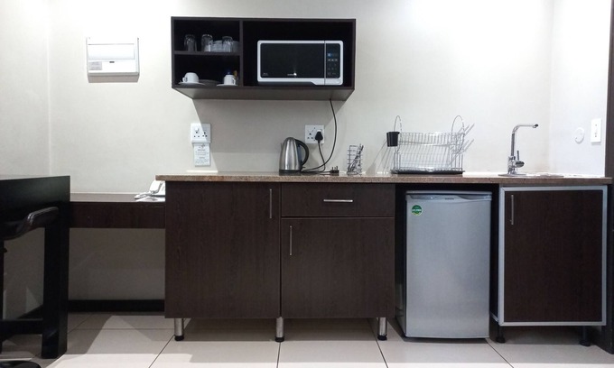 Greater Johannesburg Metropolitan Area Hotel | Centrally located in the heart of a rich historical suburb.