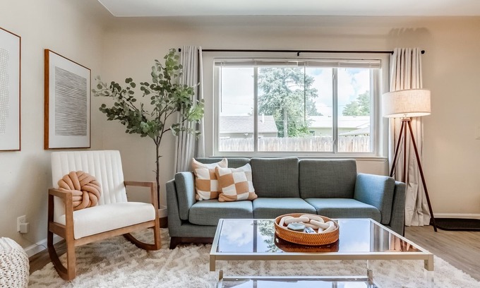 Aurora Condo | Centrally located Zen Home