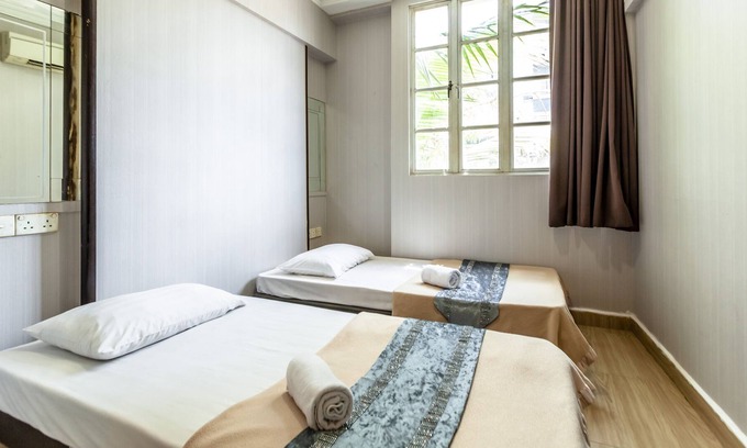 Geylang House | Centre of attraction, famous food & fruit! 14, 204