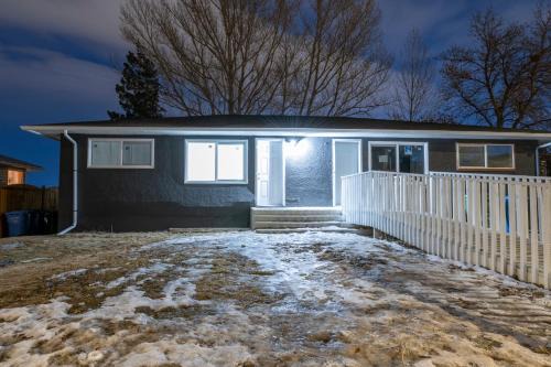 Highland Park Apartment | Centre Street 2bed Upper Suite - 4408