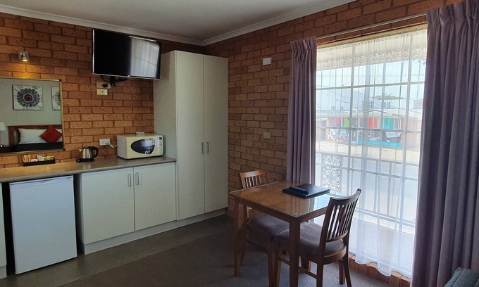 Deniliquin Hotel | Centrepoint Motel