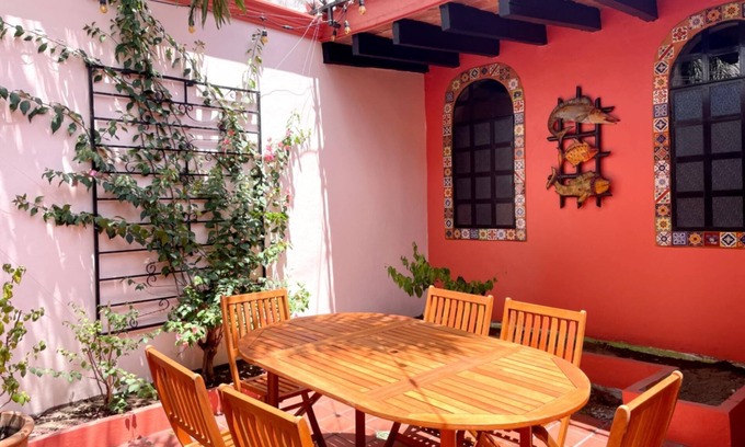 Centro Historico House | Centro Home with Courtyard & BBQ