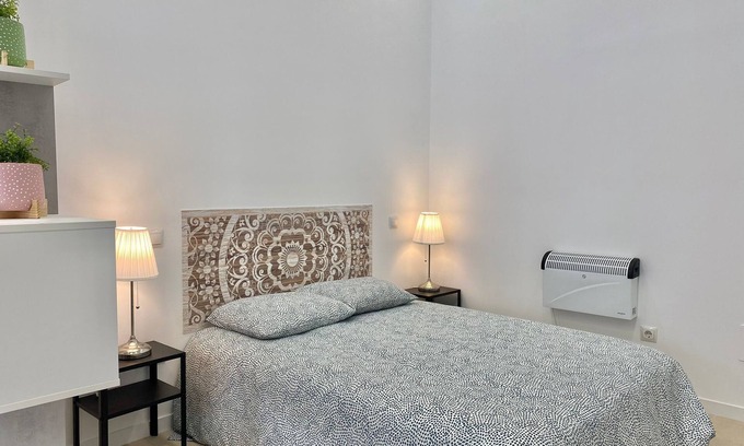 Almendrales Apartment | Centro Madrid RIO /Monederos 48