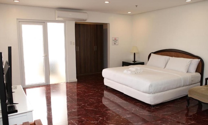 Los Banos Hotel | Centtro Residences