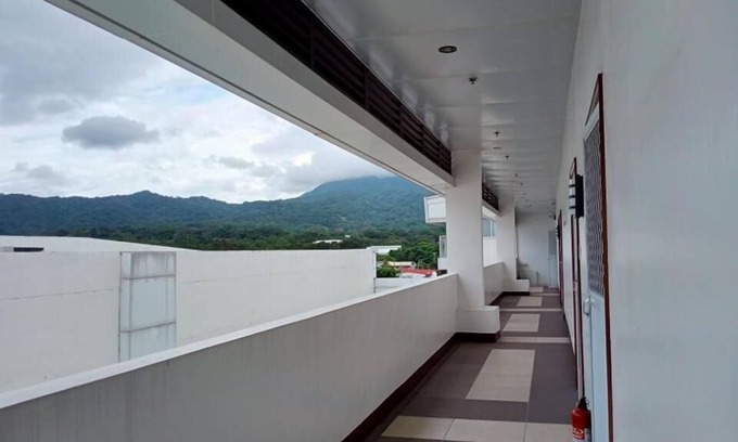 Los Banos Hotel | Centtro Residences