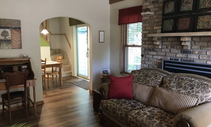 Northrup House | Century Cottage-PERFECT for Mayo & downtown visitors!