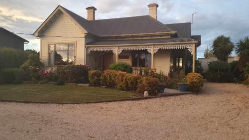 Oamaru Bed & Breakfast | Century House B & B flatlette