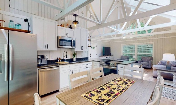 College Station House | Century Oak Retreat ~ Aggieland Vacation Rentals