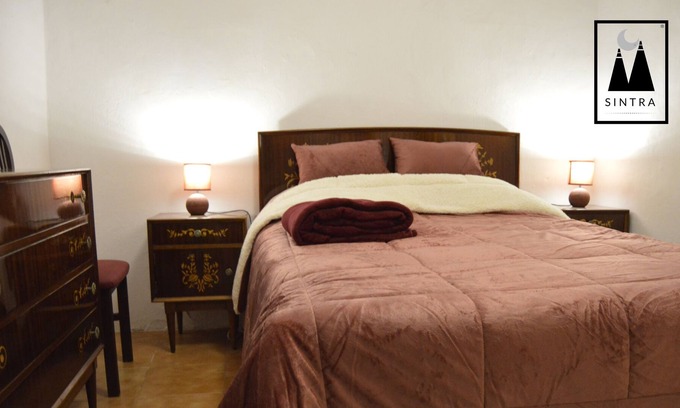 Sao Pedro de Penaferrim House | Century-old 2 bedrooms ground house