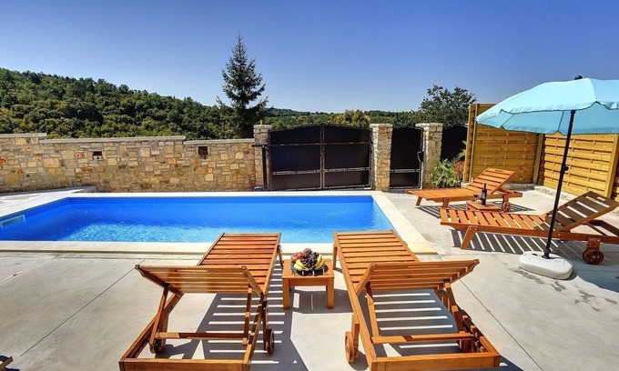 Beram House | Century old and freshly restored villa with private pool, air conditioning, wifi, terrace and barbecue