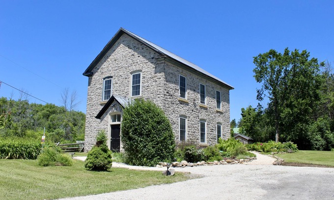 Port Elmsley House | Century School House Just Outside the Historic Town of Perth