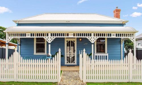 North Bendigo House | CERULEAN HOUSE - Iconic Renovated Period Home - Close to Everything