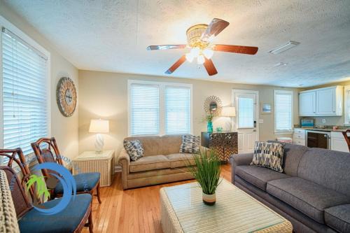 Cherry Grove Beach House | Cg Cottage Up