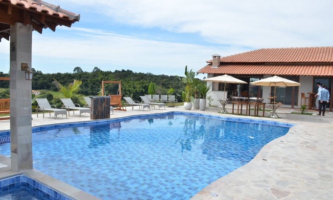 Pouso Alegre House | Chácara completa 5 quartos piscina, sauna, jacuzzi, churrasqueira e fogão lenha