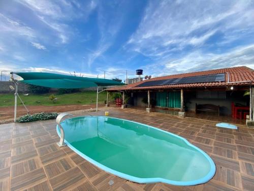 Itaucu House | Chácara de lazer em Ordália com piscina aquecida e lago de pesca