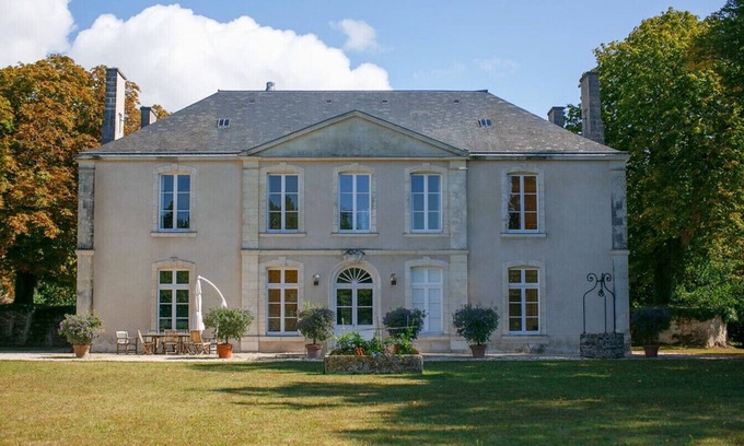 Villeneuve-en-Retz Other | Château Chevreuil - bâtisse avec piscine