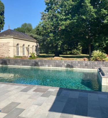 Les Ponts-de-Ce Bed & Breakfast | Château de Belle Poule