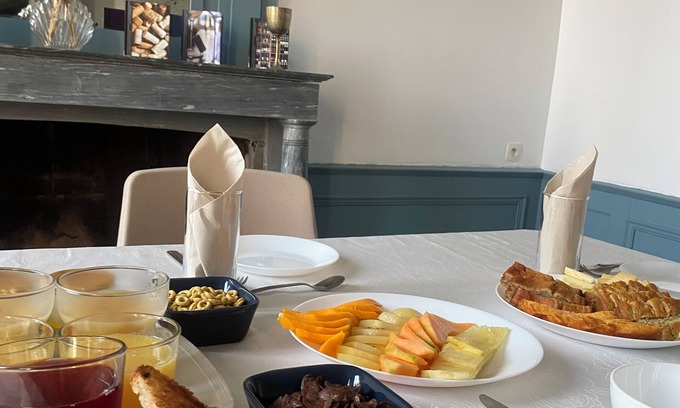 Saint-Cyr-en-Pail Bed & Breakfast | Château de la robiniere