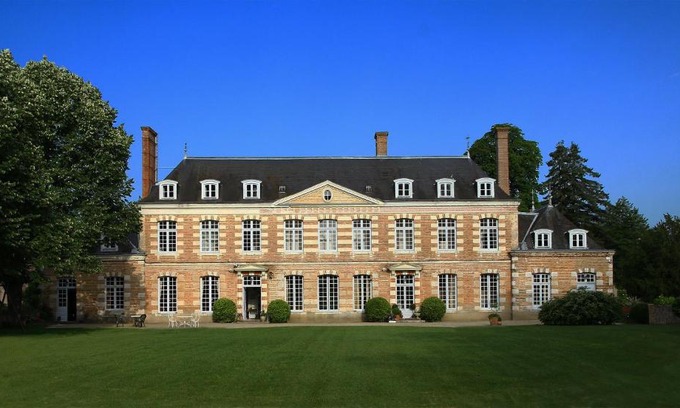 Villeny Bed & Breakfast | Château de la Giraudière