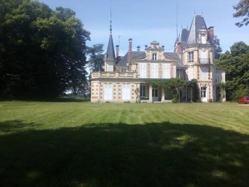 Challuy Bed & Breakfast | Château de Maucouvent