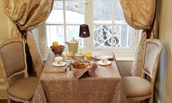Apchat Bed & Breakfast | Château de Perpezat