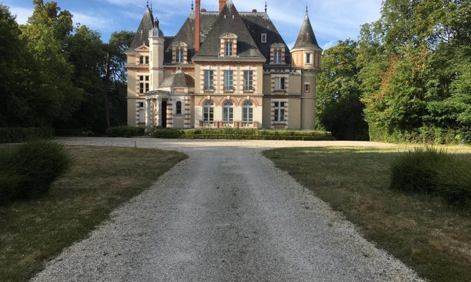 Nogent-sur-Vernisson Bed & Breakfast | Château de Praslins