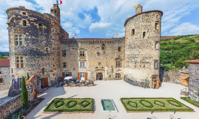 Saint-Vidal Hotel | Château de Saint Vidal