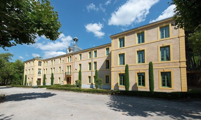 Montbrun-les-Bains Apartment | Château Luxury Stay Montbrun