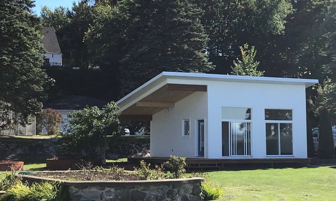 Saint-Michel-de-Bellechasse House | Chalet in the heart of an estate facing the Island of Orleans on the banks of the St. Lawrence