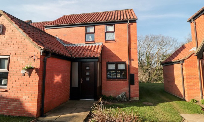 Ruswarp Cottage | CHA CHA'S COTTAGE, family friendly, with pool in Whitby