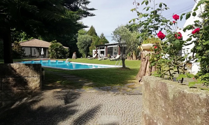 Santa Maria da Feira Ski Chalet | Charming chalet with private pool and around to beaches