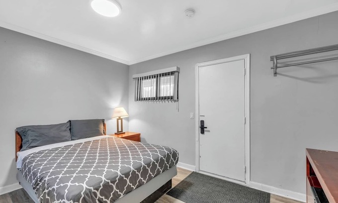 Riverview Apartment | Charming Private Room in Browntown for 2, Detroit