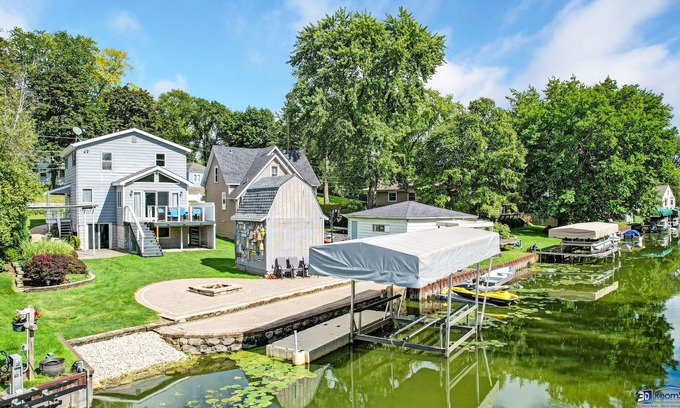 Ingleside House | Chain O' Lakes life.serene bay w/private beach access. Kayaks & Boats welcome