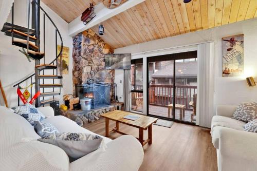 Big Bear Lake House | Chairlift Lodge Bg Bear~ Walk to Lift Condo~