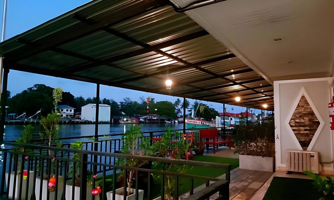 Sichon Hotel | Chaiyai River Front Hotel