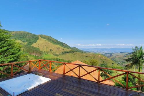 Guaratingueta Ski Chalet | Chalé com Jacuzzi e deck com vista