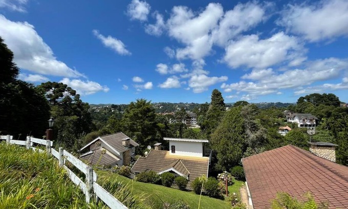 Jardim do Embaixador Ski Chalet | Chalé em condomínio a 1km do Capivari - KG Home