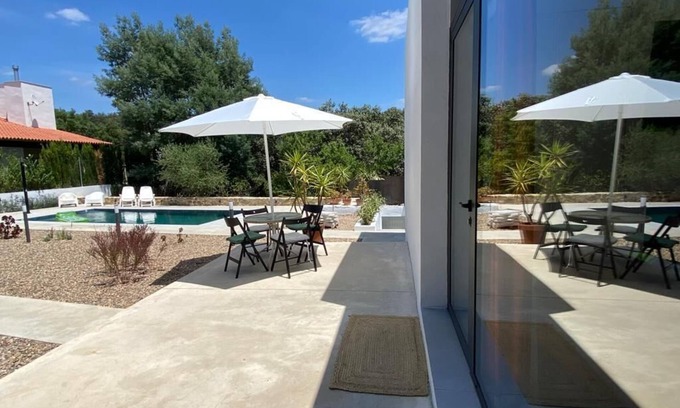 Guillena Villa | Chalé Independiente Piscina y Jardín 100% Privados