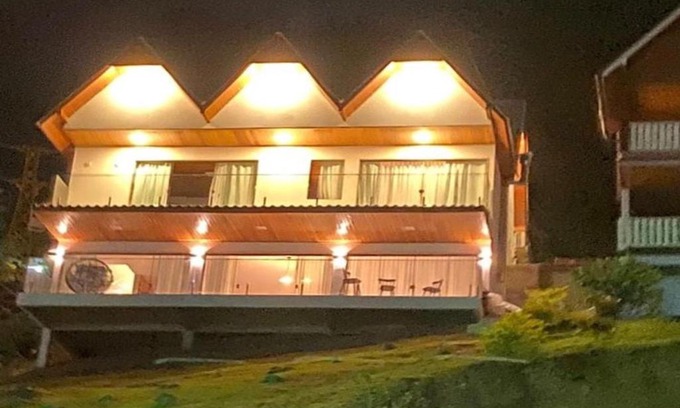 Vitor Hugo Ski Chalet | Chalé lindo para toda família nas montanhas !