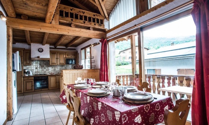 Saint-Marcel Ski Chalet | Chalet, terrace, balcony, fireplace or stove, parking, tv, ski locker, 120m²